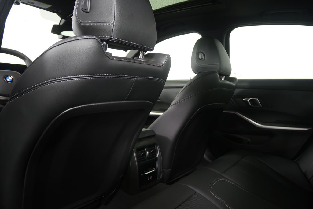 Thumbnail: 2025 BMW 3 Series - 16