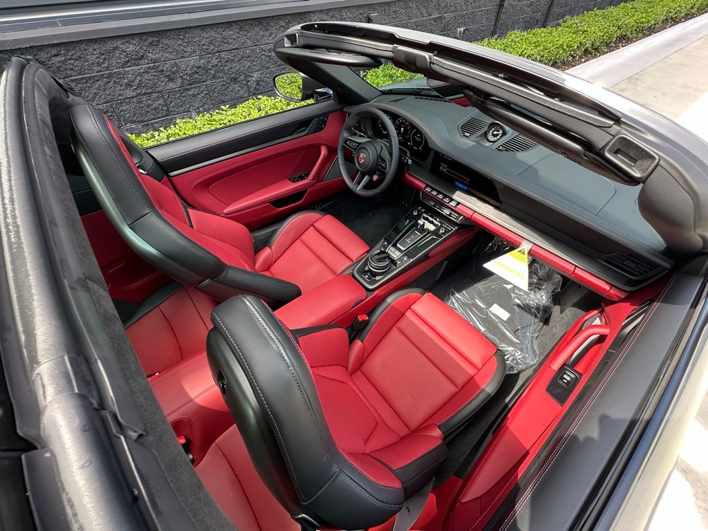 Thumbnail: 2025 Porsche 911 - 16