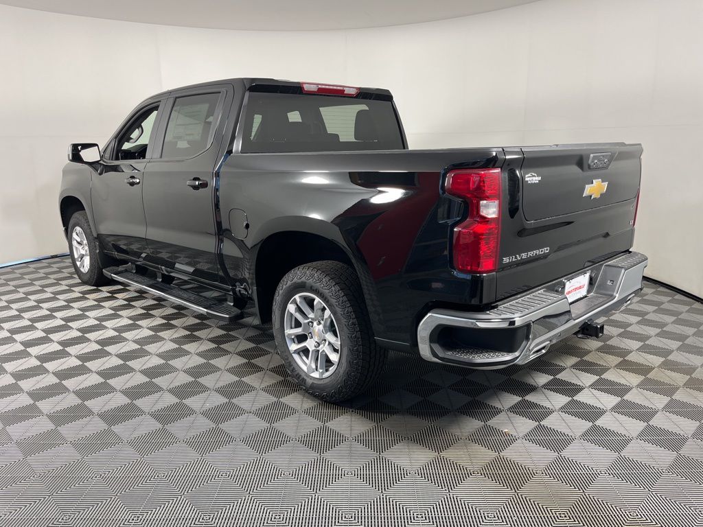 Thumbnail: 2026 Chevrolet Silverado 1500 - 3