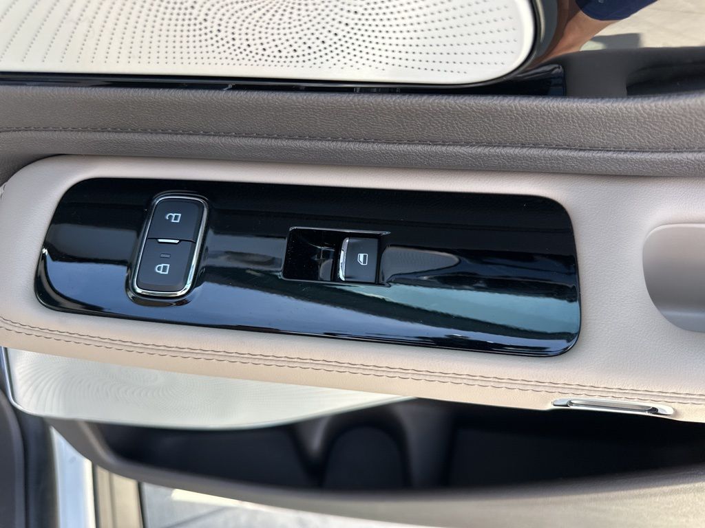 2021 Pristine White Lincoln Aviator Reserve AWD SUV
