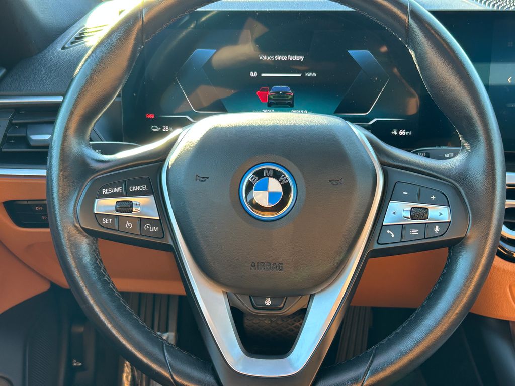 Thumbnail: 2023 BMW i4 - 18