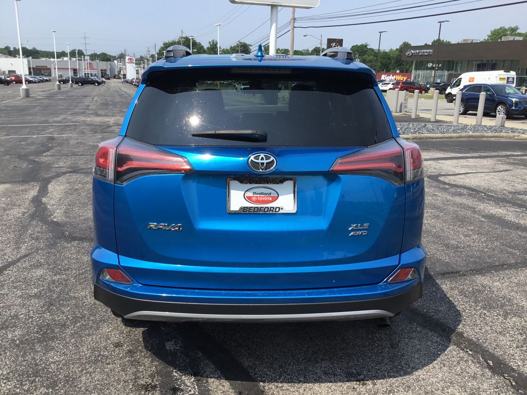 Thumbnail: 2018 Toyota RAV4 - 4