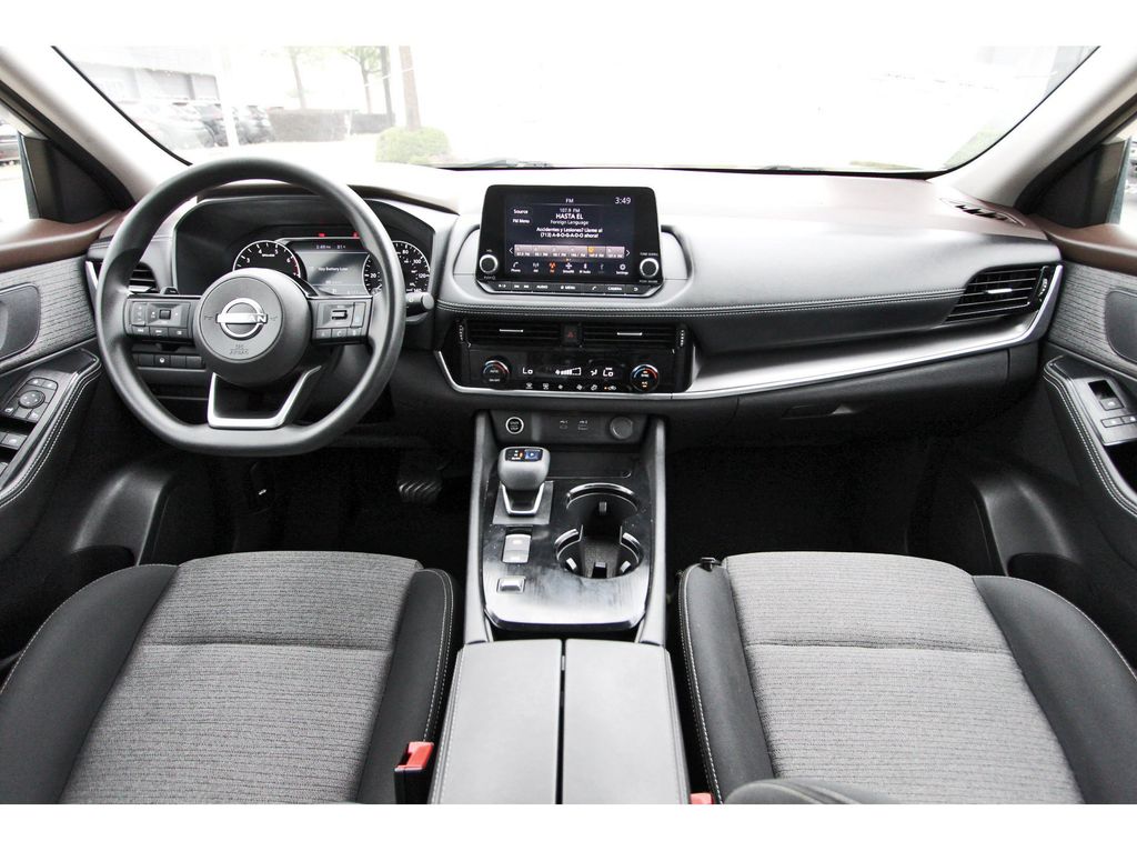 2022 Nissan Rogue SV - 6