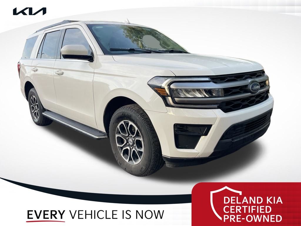 2022 Ford Expedition XLT's photo