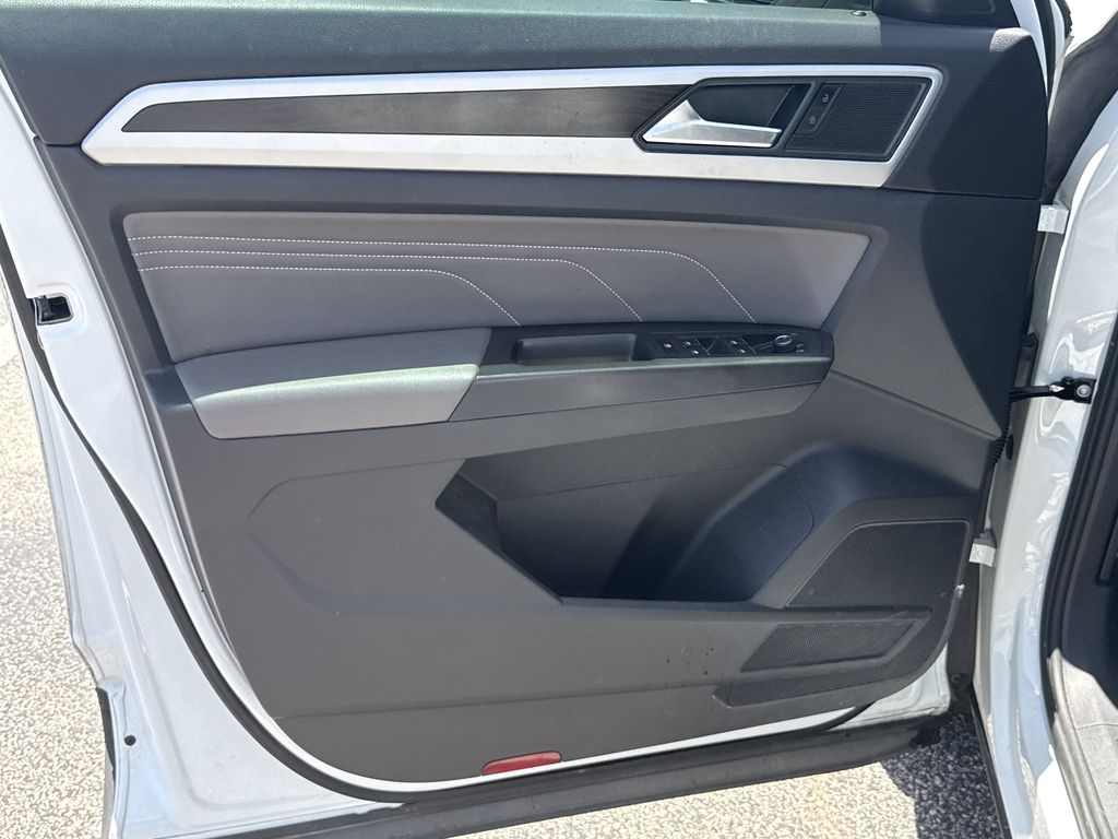 2022 Volkswagen Atlas 3.6L V6 SE w/Technology White at DeMontrond Auto Country