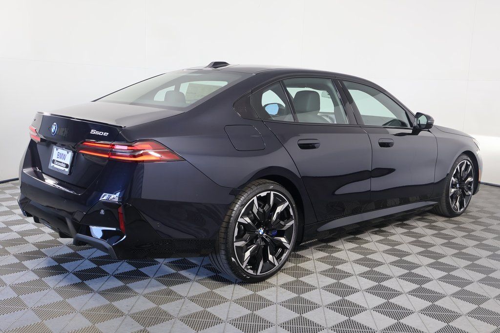 Thumbnail: 2027 BMW 5 Series - 2