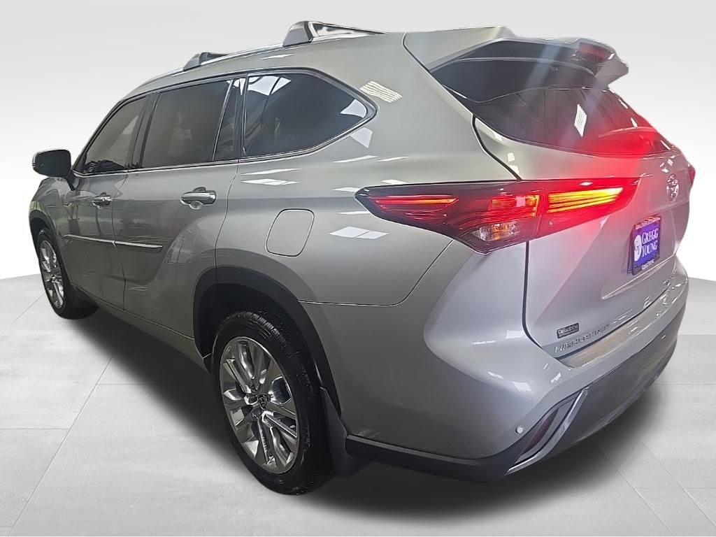 Used 2023 Toyota Highlander SUV