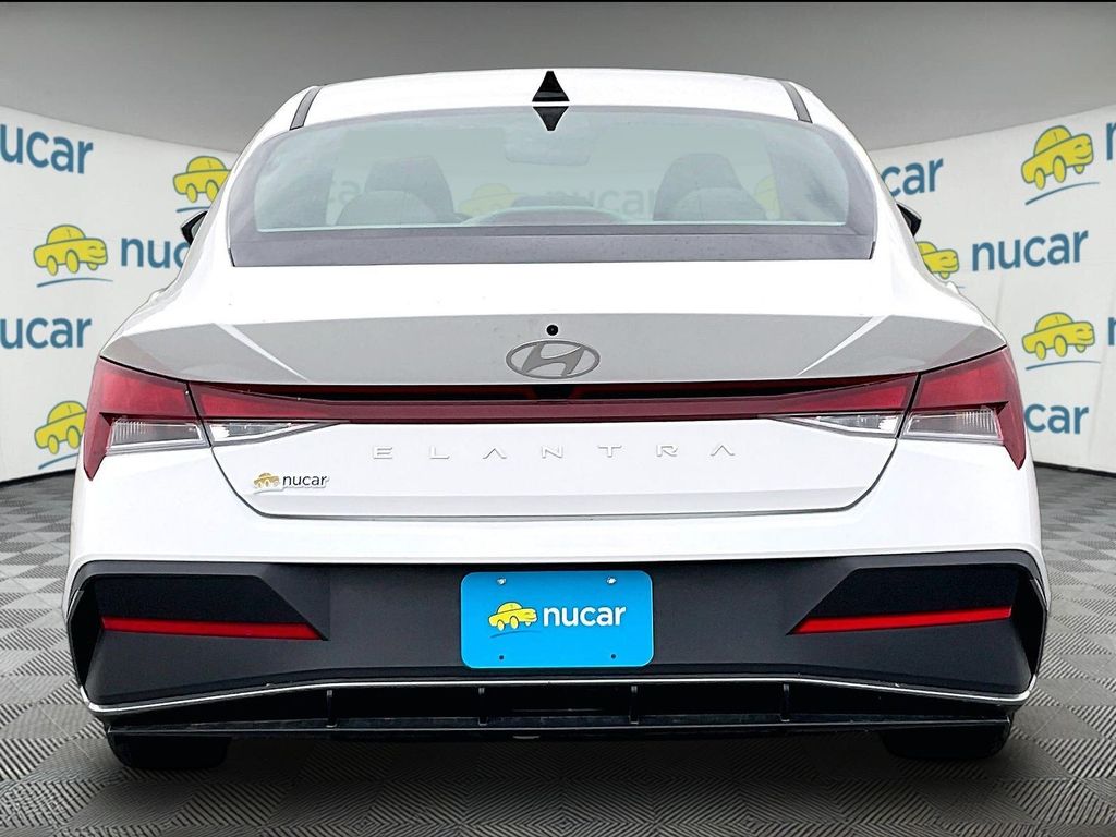 2024 Hyundai Elantra — photo 5