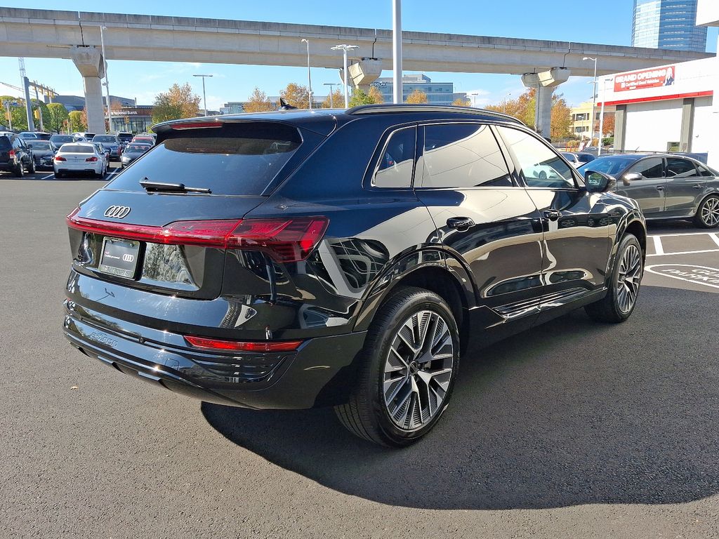 2024 Audi Q8 e-tron Premium Plus 4