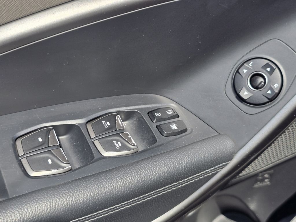 Used 2018 Silver Hyundai  image 25