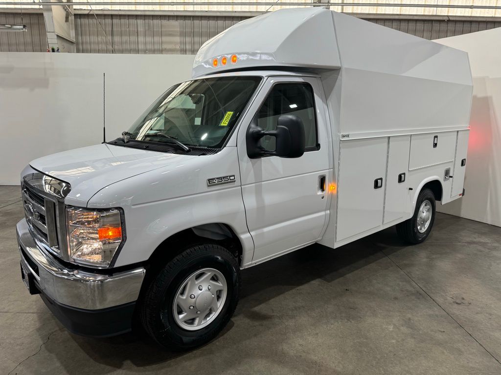 2025 Ford E-350 photo 3