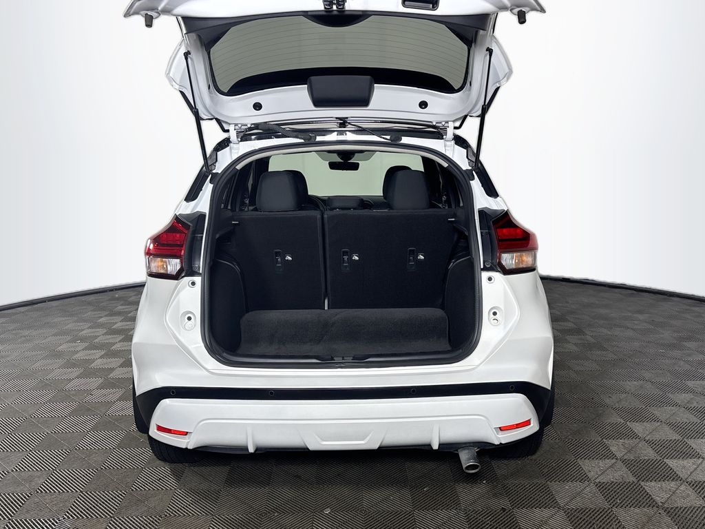 2021 Nissan Kicks SR