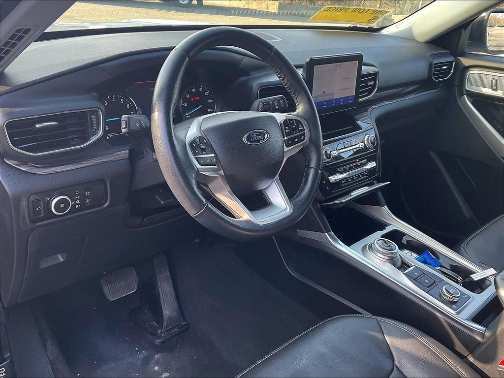 2023 Ford Explorer — photo 8