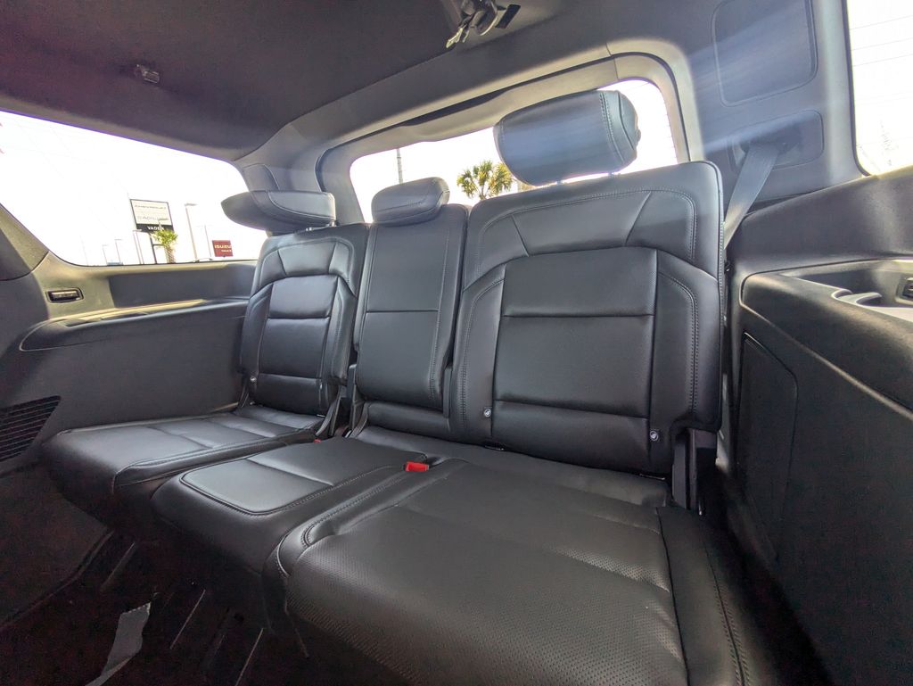 2027 Lincoln Navigator 