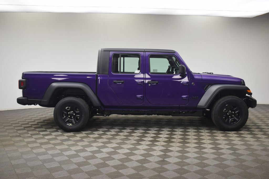 new 2026 Jeep Gladiator car, priced at $42,034