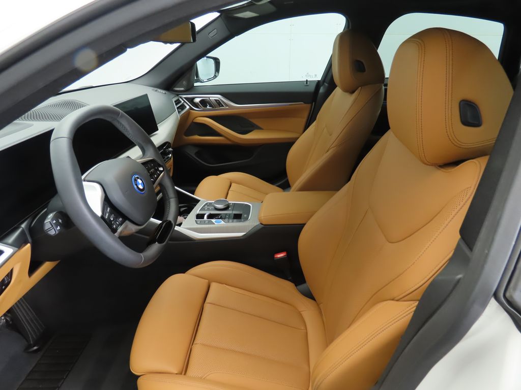 Thumbnail: 2025 BMW i4 - 18