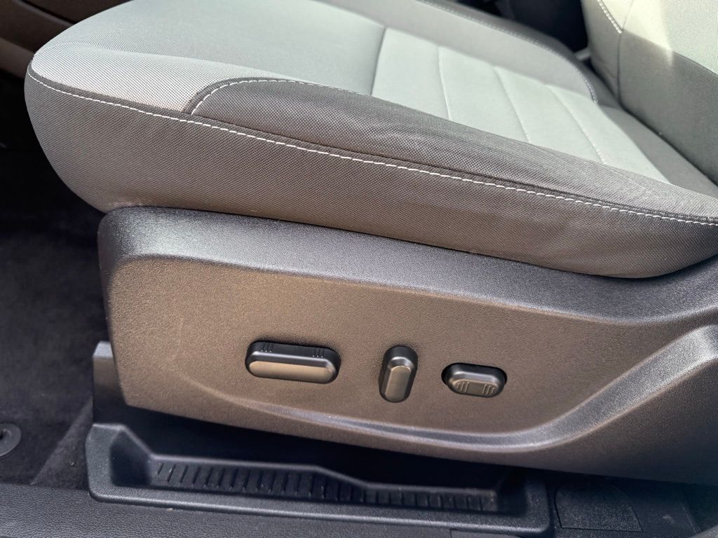 Thumbnail: 2016 Ford Escape - 18