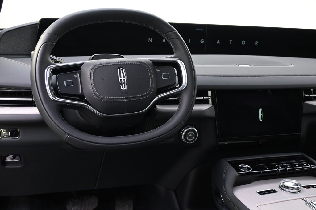 New 2025 White Lincoln Reserve image 12