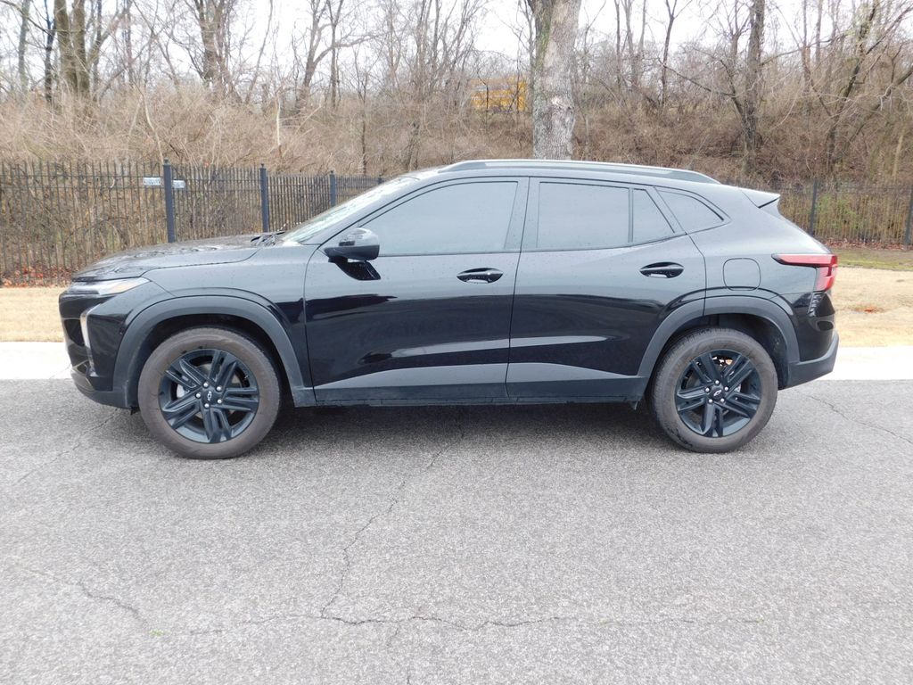 Thumbnail: 2025 Chevrolet Trax - 2