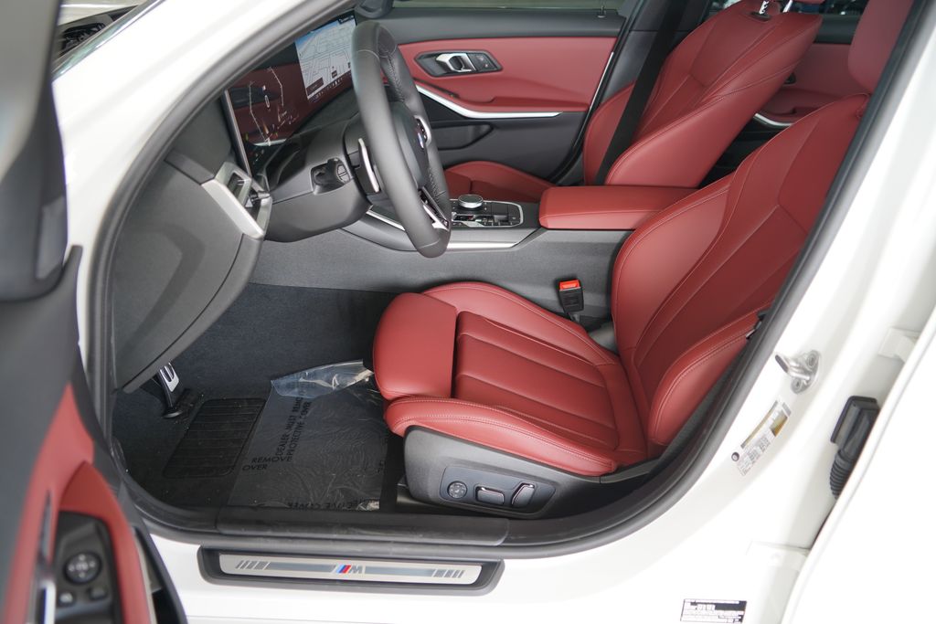 Thumbnail: 2026 BMW 3 Series - 10