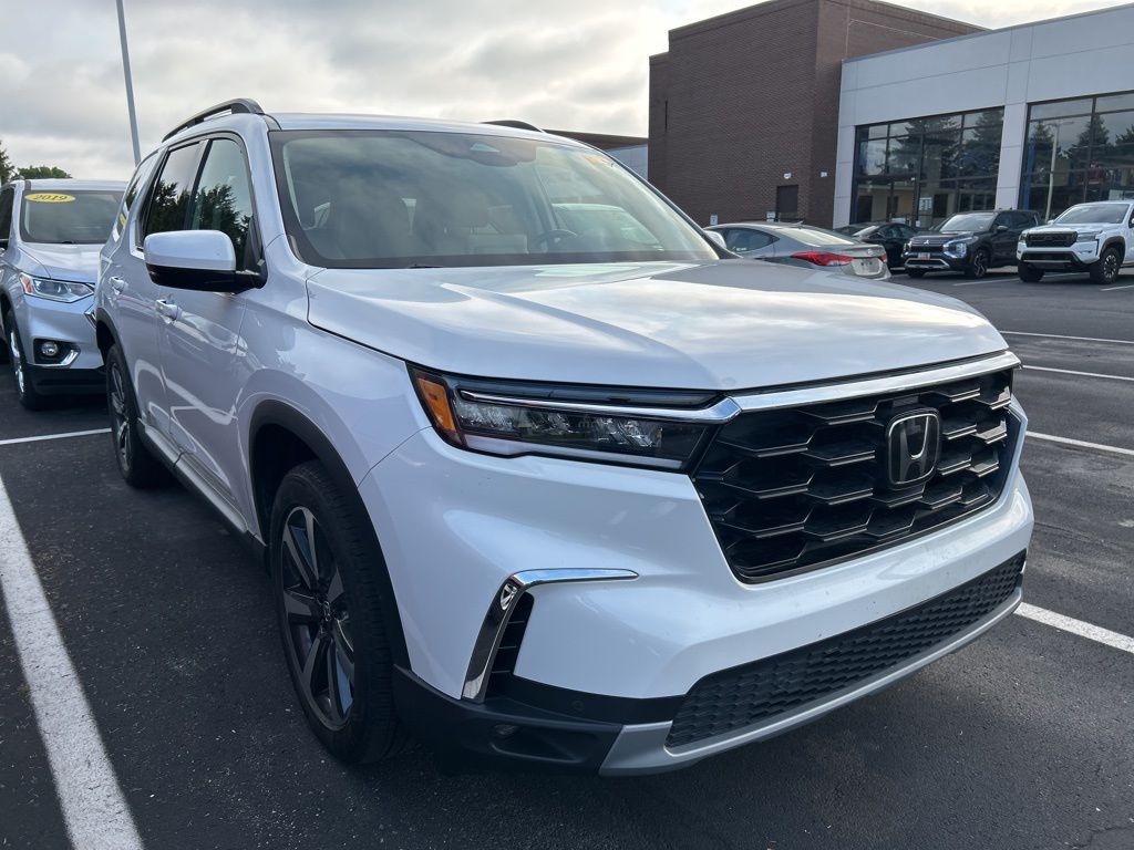Thumbnail: 2023 Honda Pilot - 4