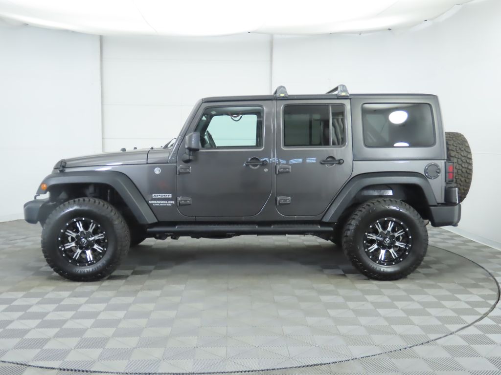 Thumbnail: 2017 Jeep Wrangler - 8