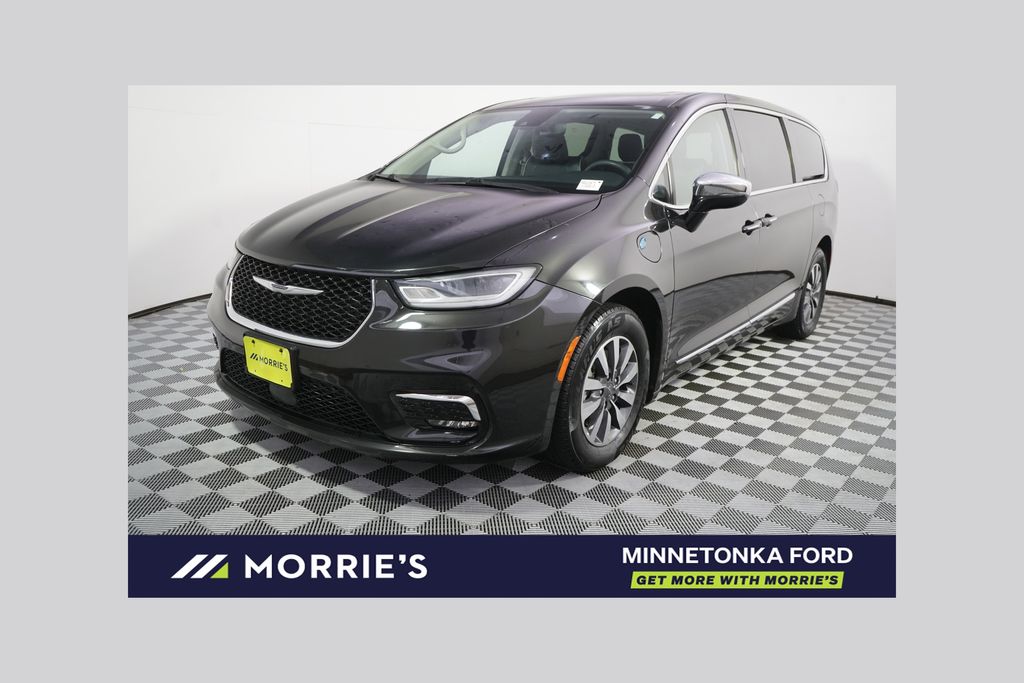 Brilliant Black Crystal Pearlcoat 2023 Chrysler Pacifica Hybrid Minivan Front-Wheel Drive Continuously Variable Transmission