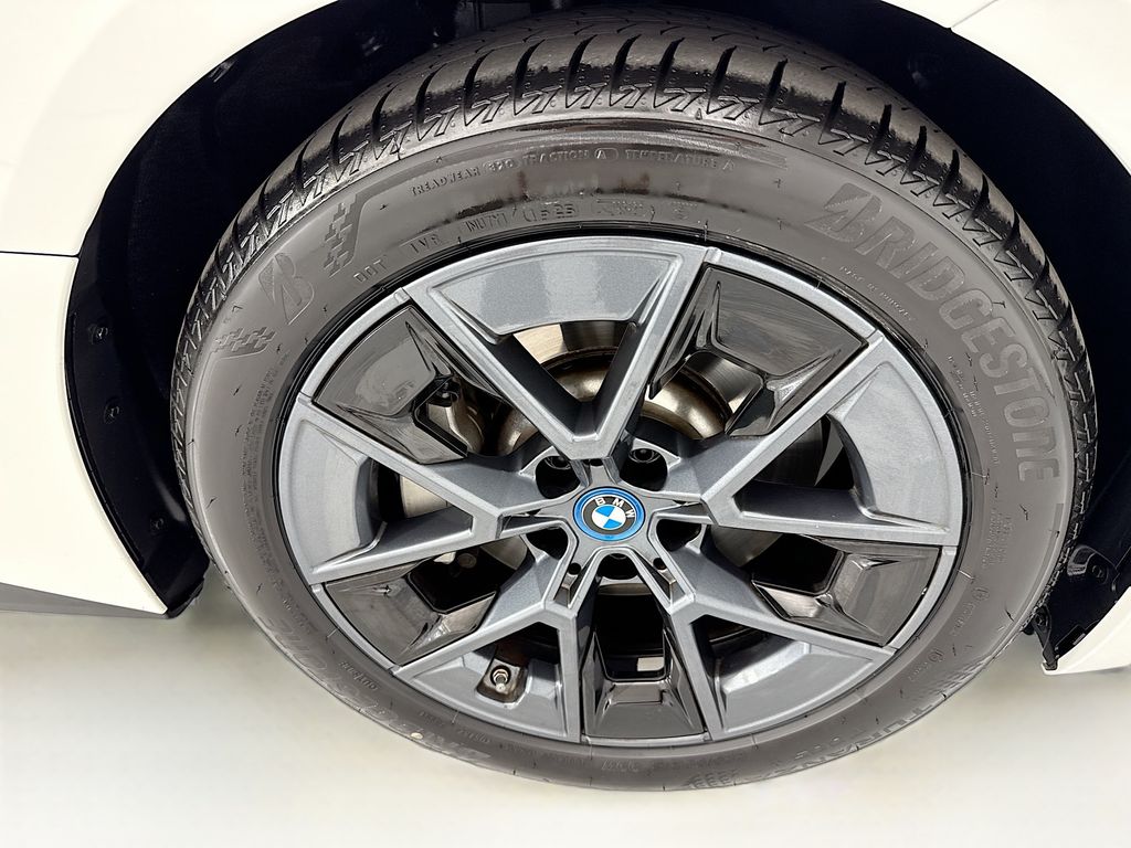 Thumbnail: 2024 BMW i4 - 31