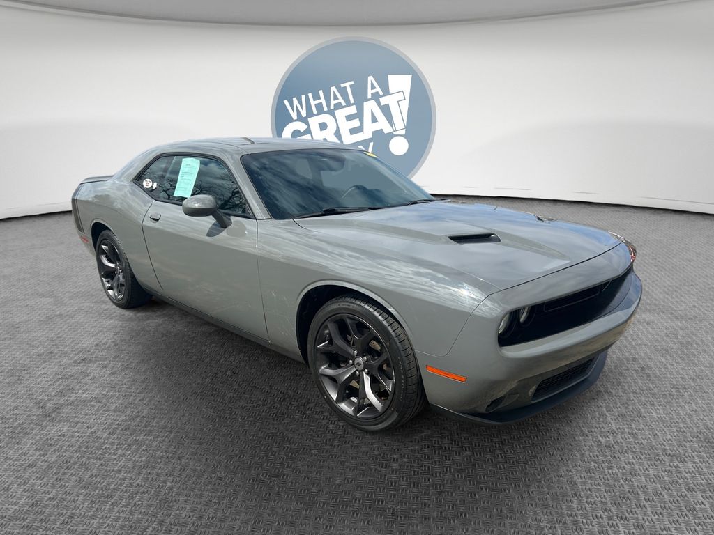 2017 Dodge Challenger SXT RWD