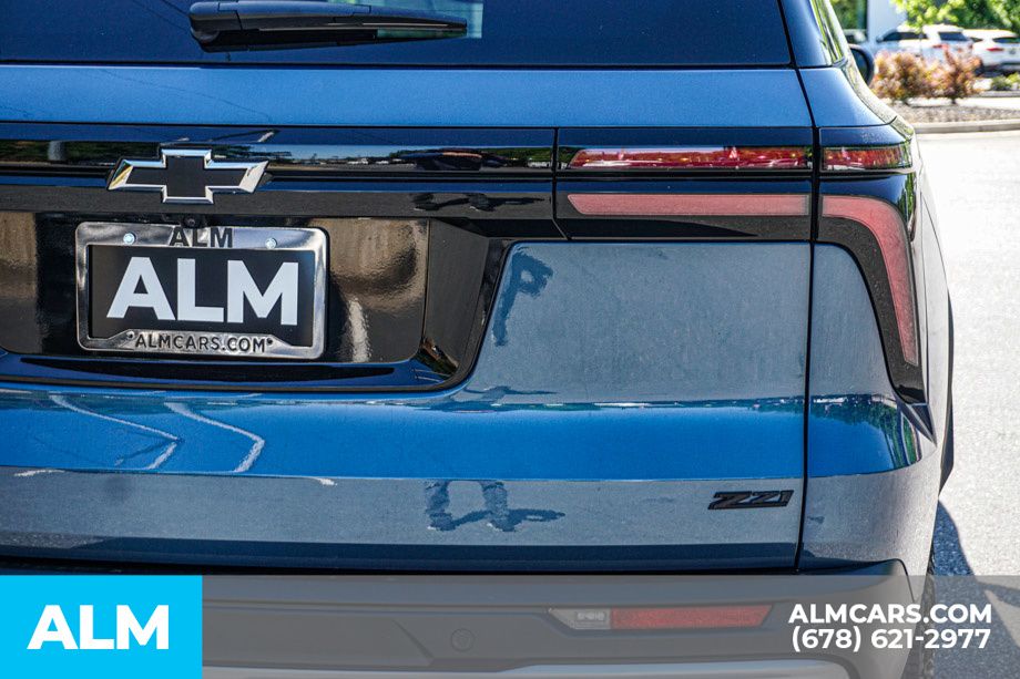 Used 2025 Blue Chevrolet Z71 image 13