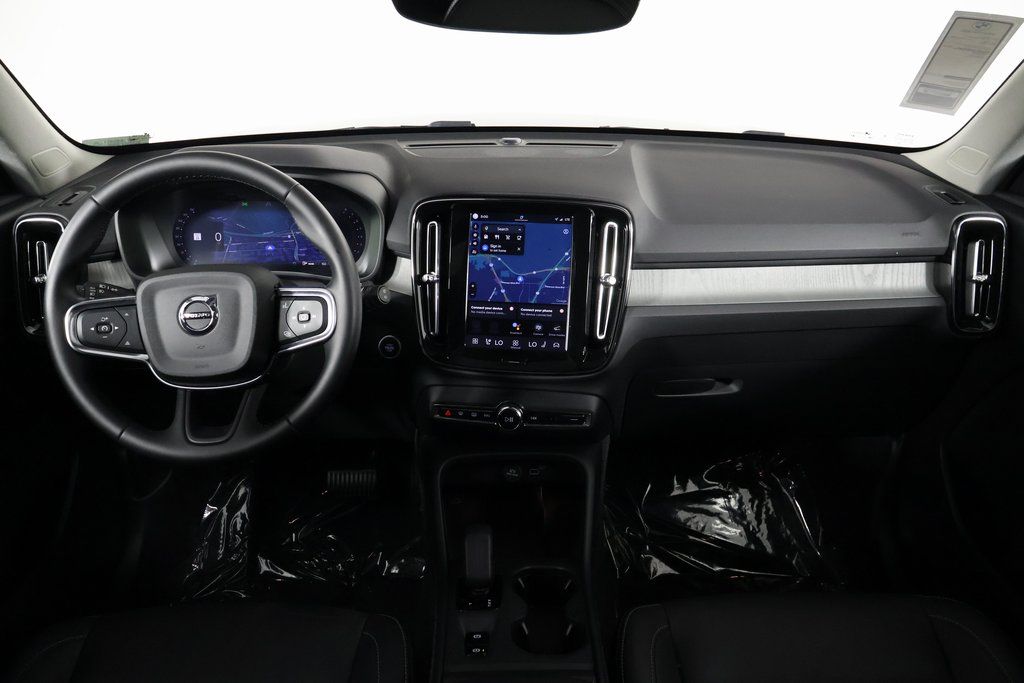 Thumbnail: 2025 Volvo XC40 - 8