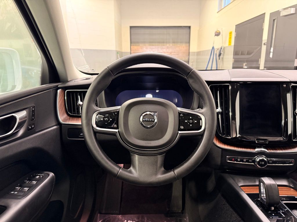 Thumbnail: 2023 Volvo XC60 - 22