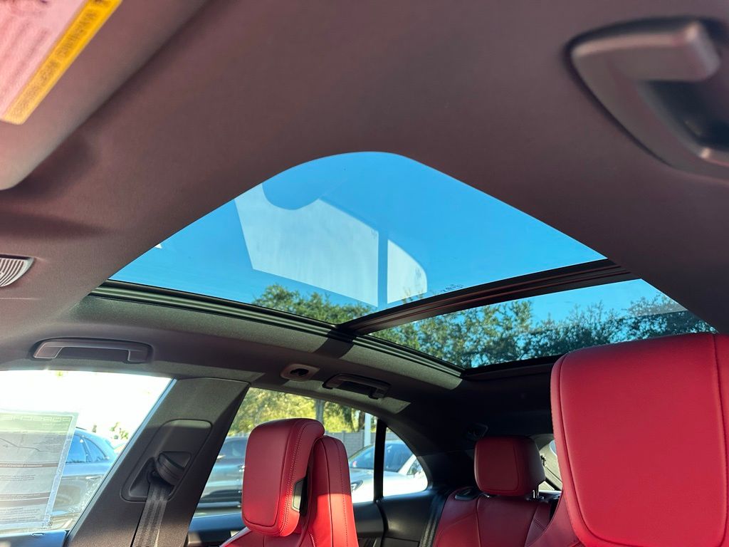 Thumbnail: 2025 Porsche Macan - 23