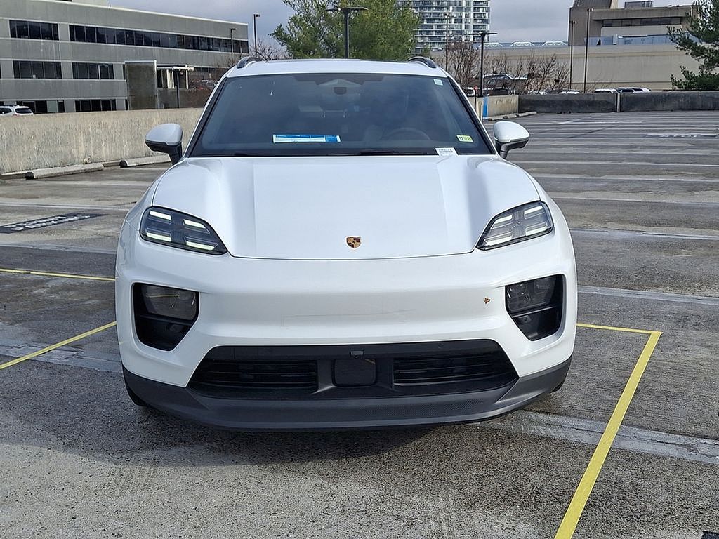 Thumbnail: 2025 Porsche Macan - 2