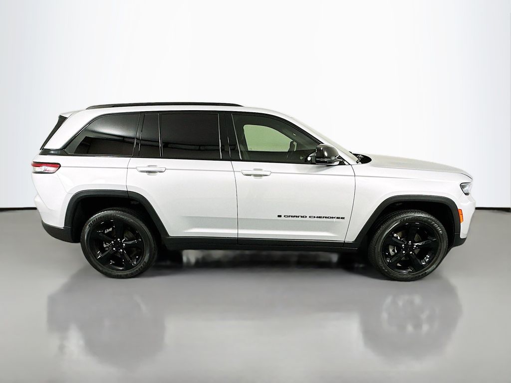 Thumbnail: 2024 Jeep Grand Cherokee - 4