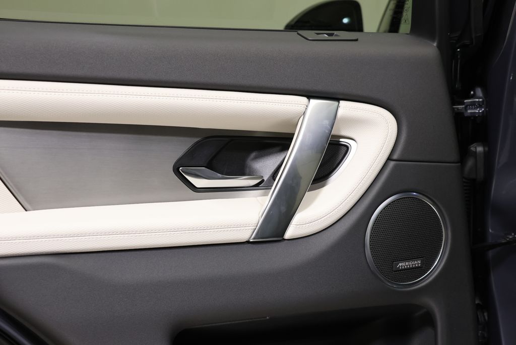 Thumbnail: 2026 Land Rover Discovery Sport - 32