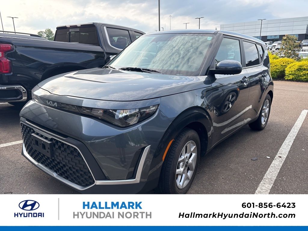 Gravity Gray 2023 Kia Soul LX FWD SUV / Crossover Front-Wheel Drive Continuously Variable Transmission