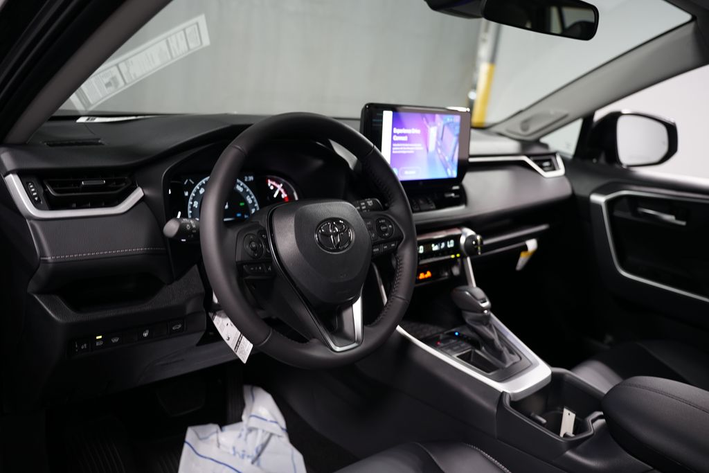 2025 Toyota RAV4 XLE Premium 11