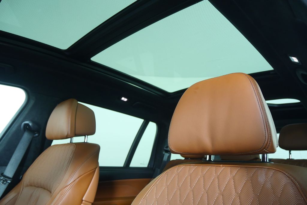 Thumbnail: 2025 BMW X7 - 12