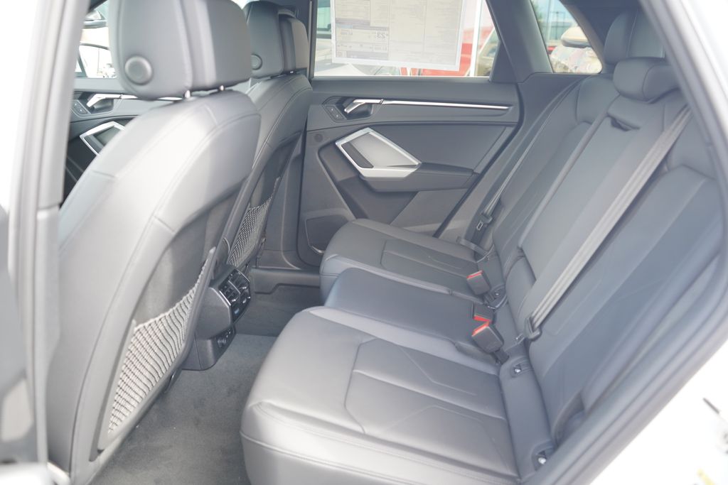 Thumbnail: 2025 Audi Q3 - 7