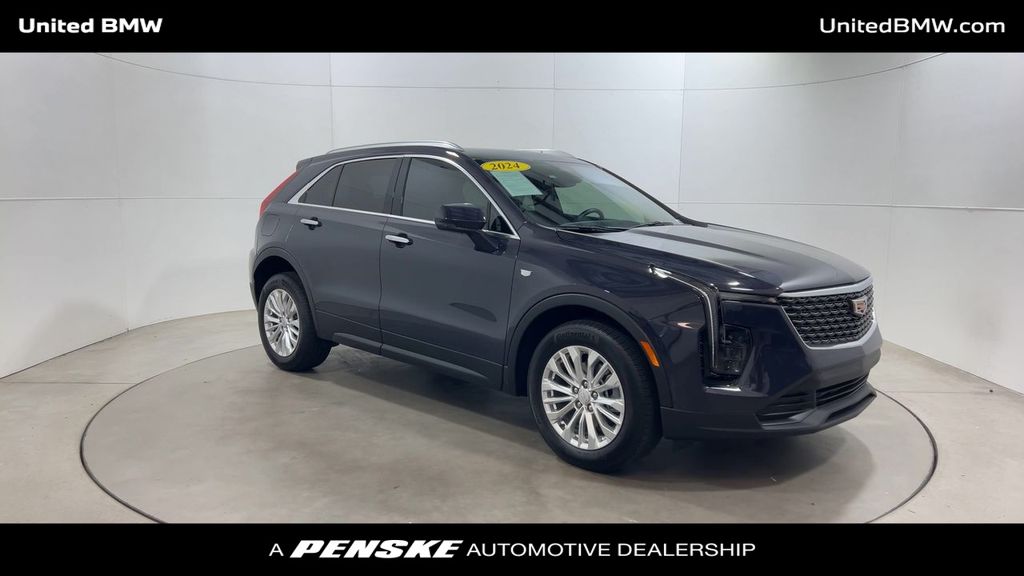 2024 Cadillac XT4 Luxury 2
