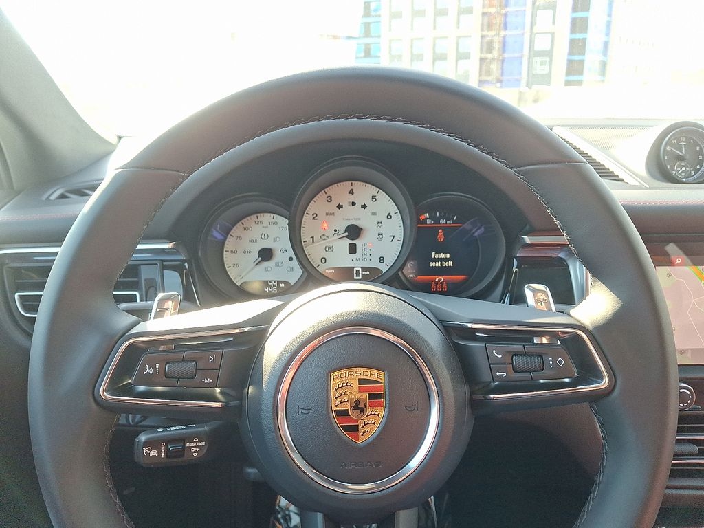 Thumbnail: 2026 Porsche Macan - 21