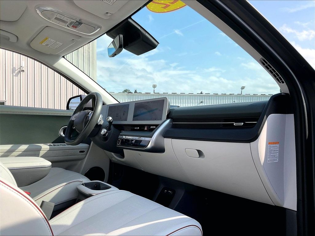 2022 Hyundai IONIQ 5 — photo 14