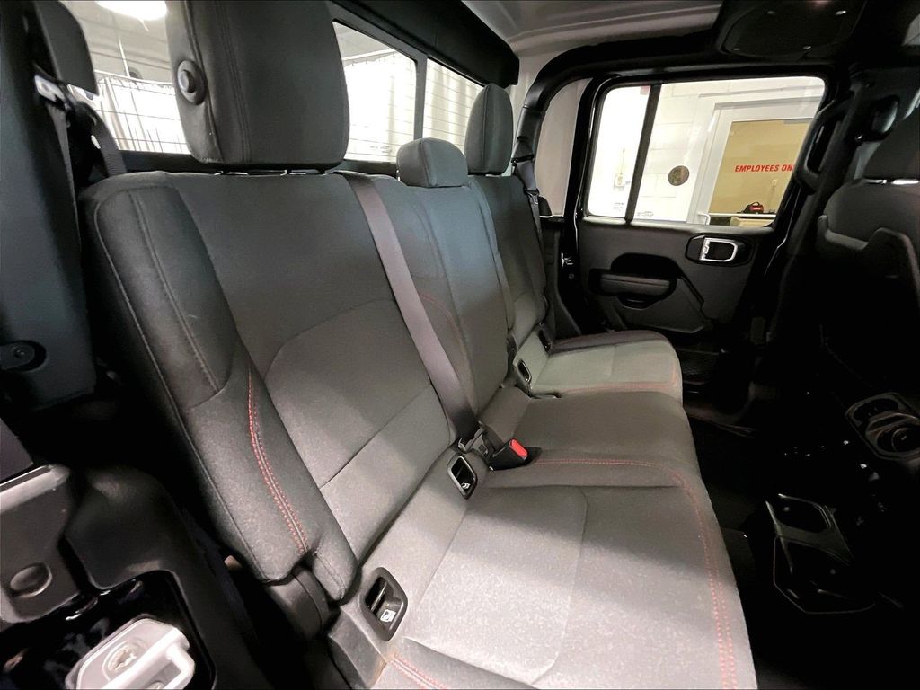 2026 Jeep Gladiator — photo 15