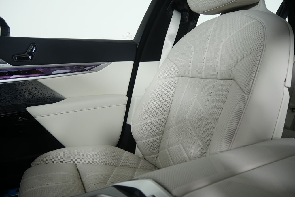 Thumbnail: 2026 BMW i7 - 23