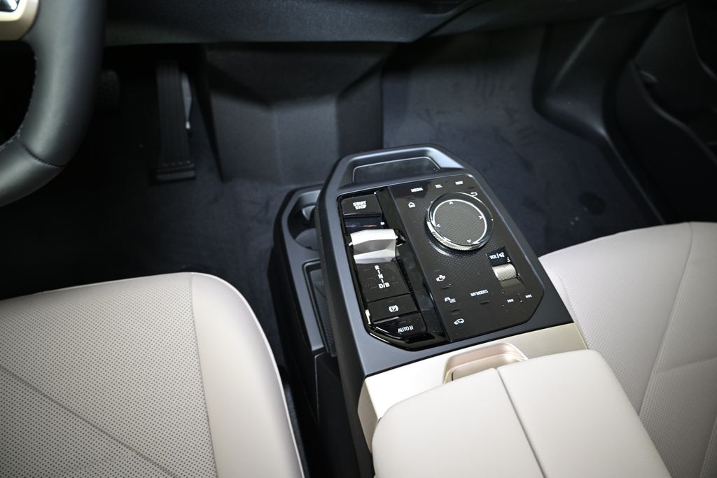 Thumbnail: 2026 BMW iX - 19