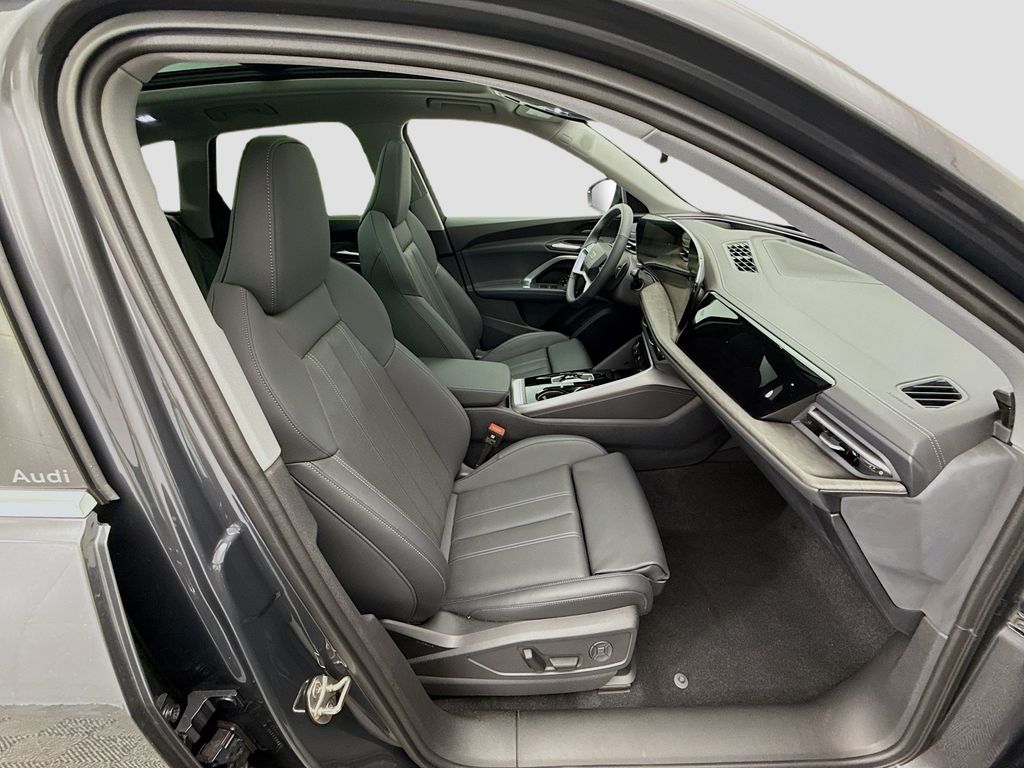 Thumbnail: 2025 Audi Q5 - 19