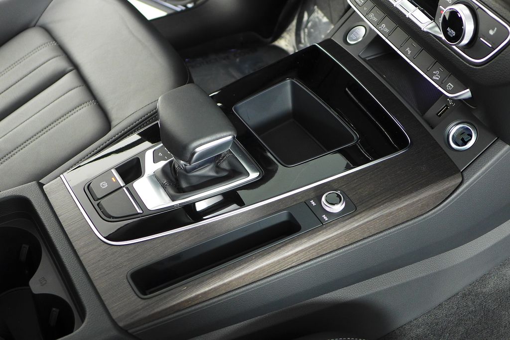 Thumbnail: 2023 Audi Q5 - 15