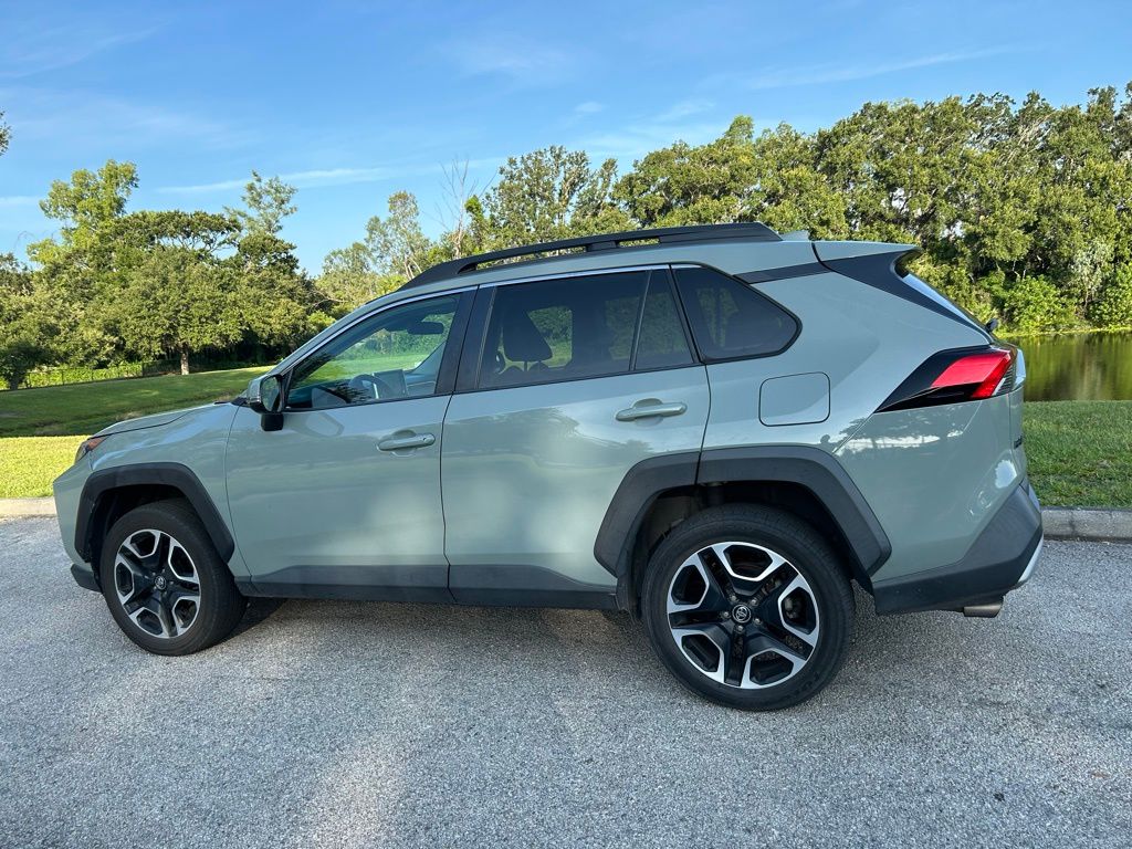 Thumbnail: 2021 Toyota RAV4 - 3