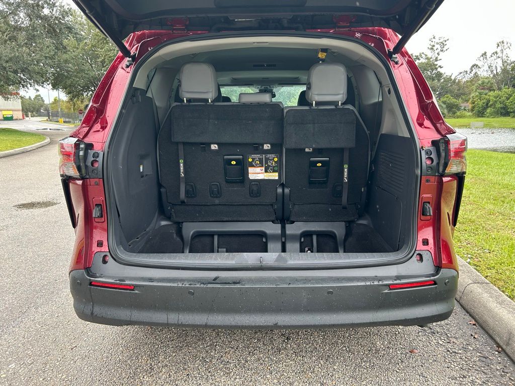 Thumbnail: 2021 Toyota Sienna - 10